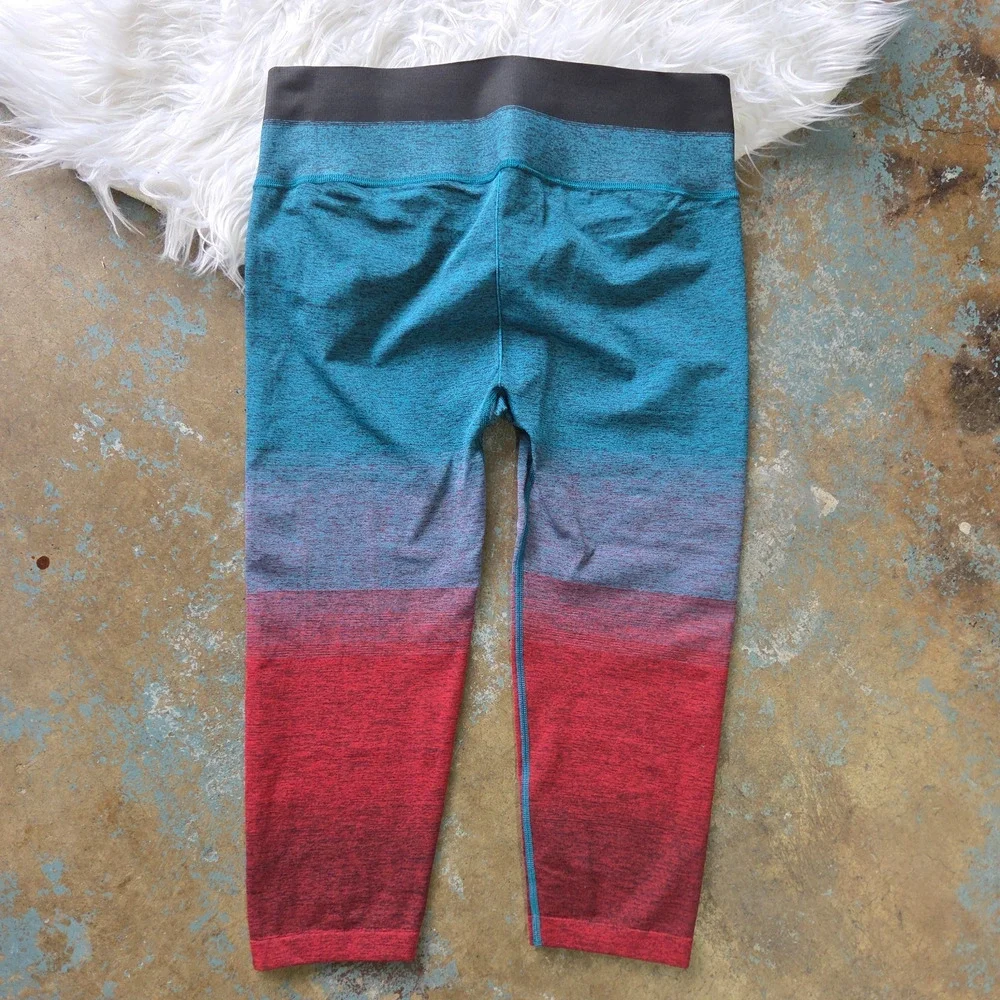 Athleta Relay Capri High Rise Leggings Size XL New Ombre Blue Red Seamless